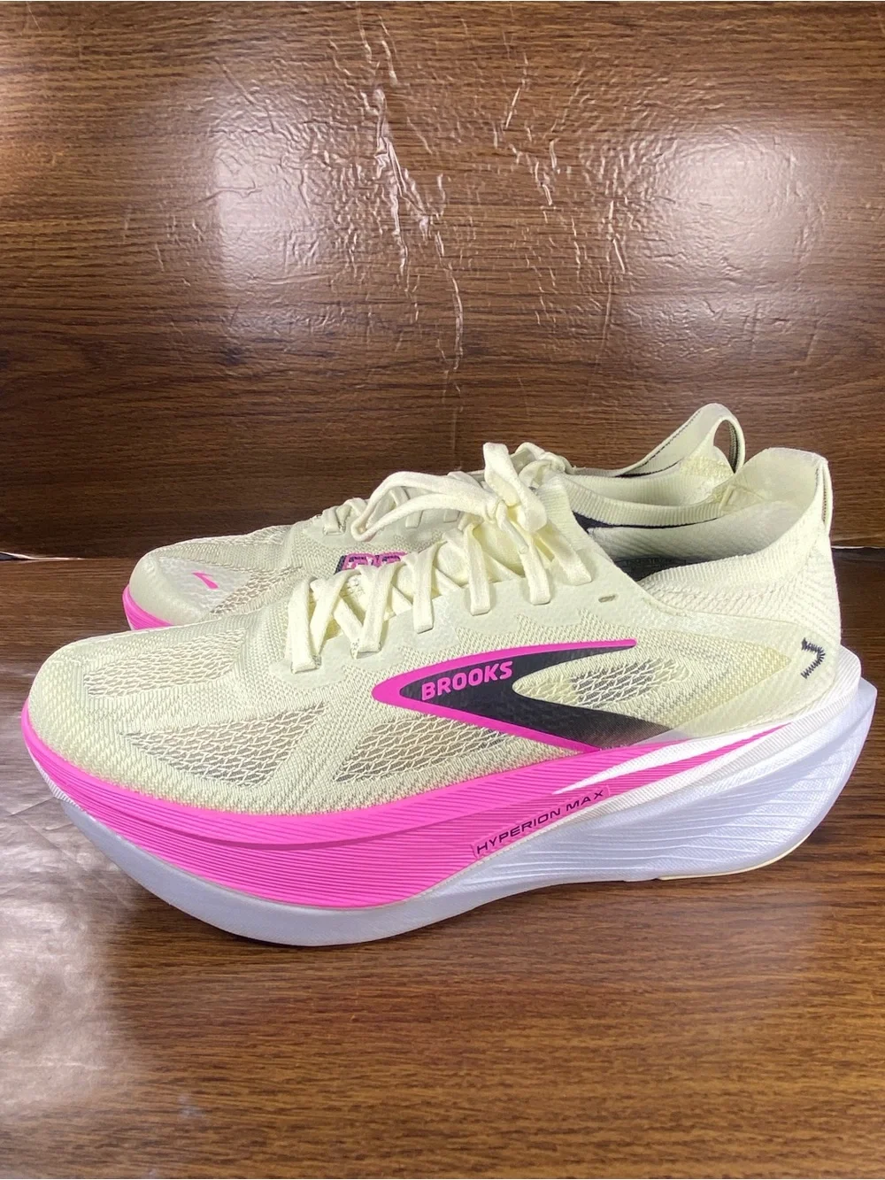 Brooks Hyperion Max 3 women’s shoe size 9